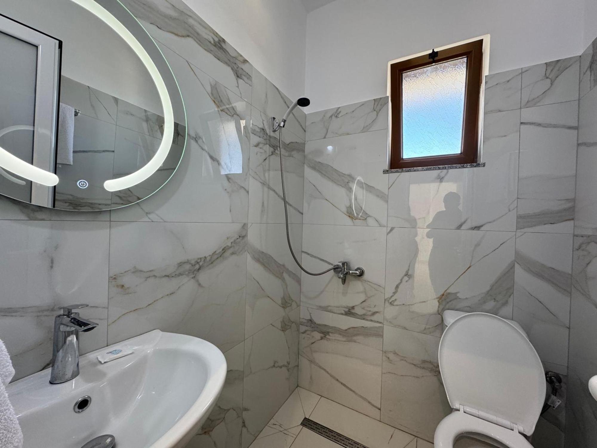 Vila Hergi Sarandë Exterior foto