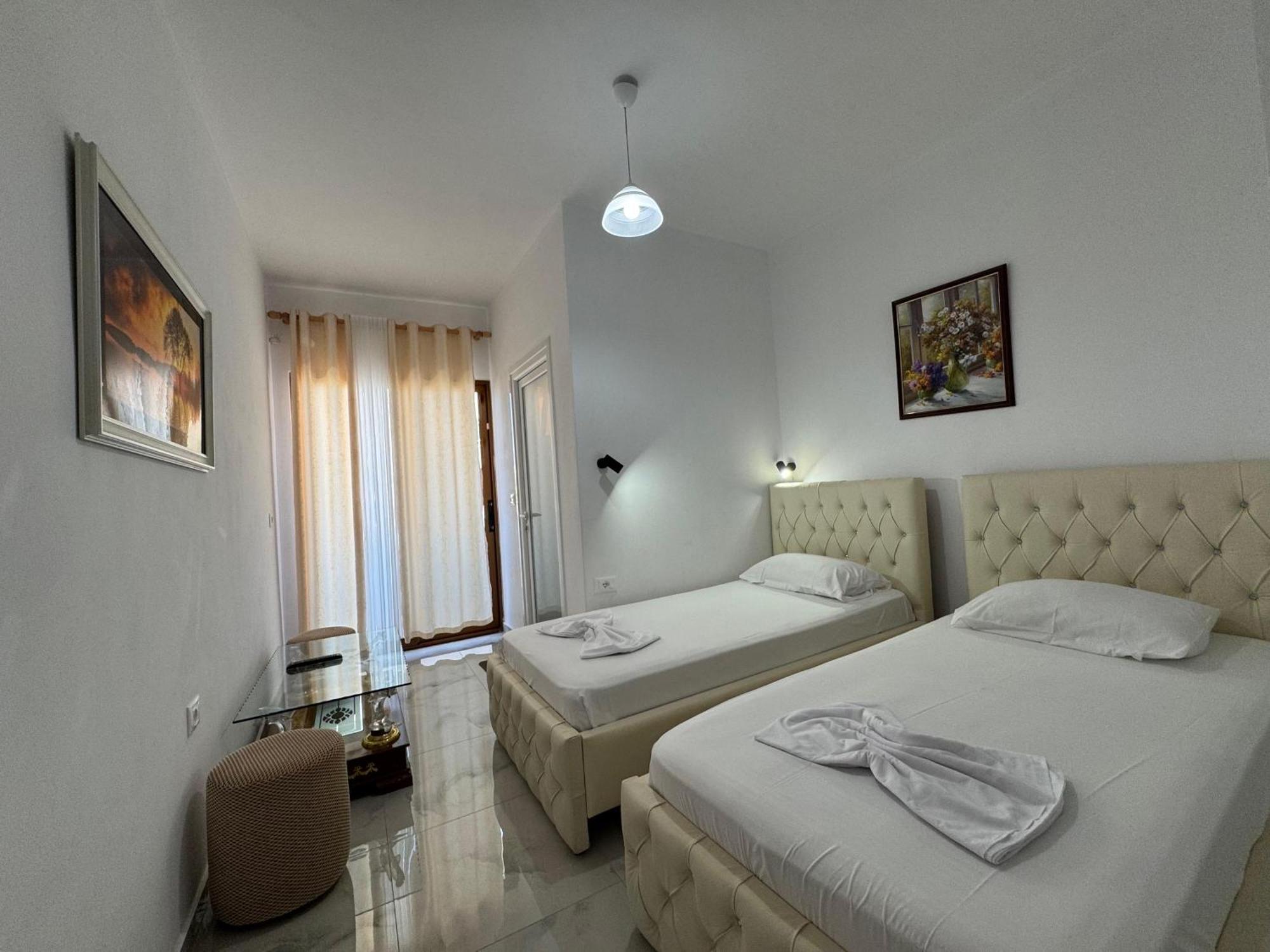 Vila Hergi Sarandë Exterior foto